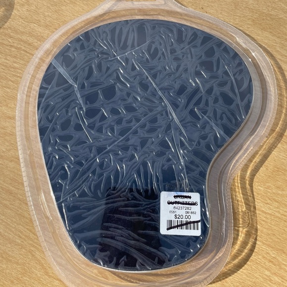 NWT Urban Outfitters Graphic Print Wrist Rest Mousepad - Picture 6 of 7